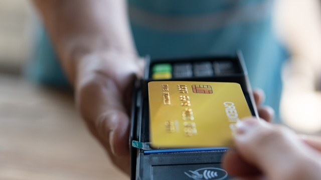 contactless-payment-credit-card-transaction